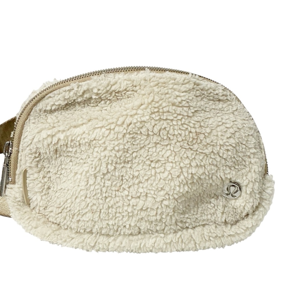 Lululemon Everyday Belt Bag Fleece Natural One Side Purse Bag Crossbody Bag